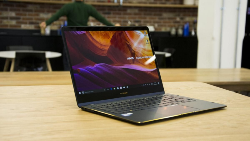 Asus ZenBook Flip on desk