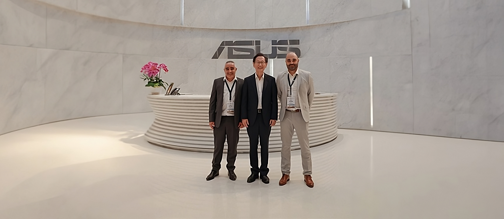 Our general manager has had the great honor and privilege of attending many trade shows and conferences in Taiwan, to personally meet Mr. Jonney Shih, the Chairman of Asus