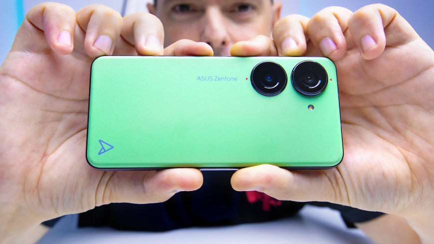 ZenFone 10 Screen